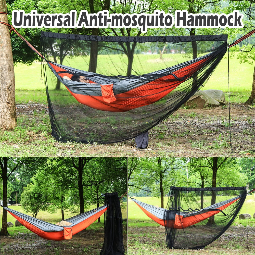 Our universal anti-mosquito hammock cover sets up in seconds and keeps the bugs out